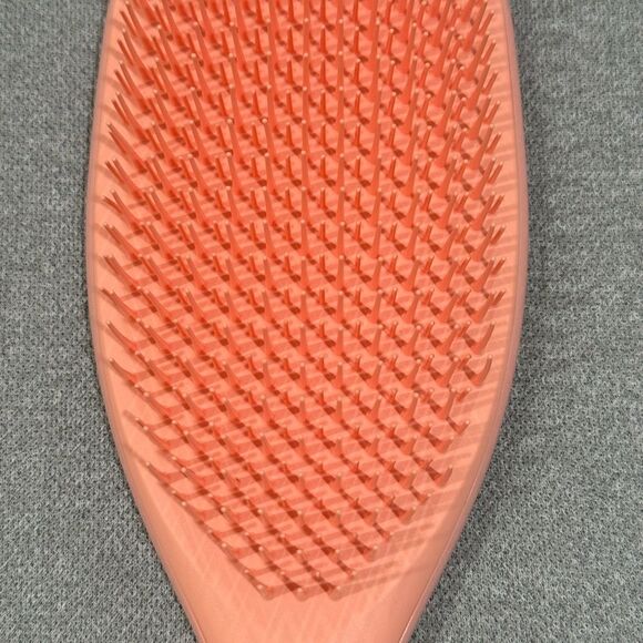 Tangle Teezer Ultimate Detangler Hairbrush. Peach - Picture 2 of 5